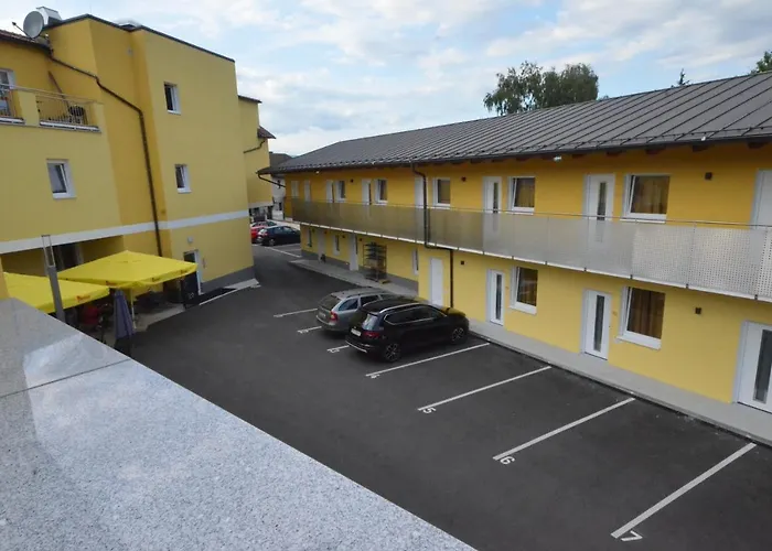 Wartmannstetterhof Hotel *